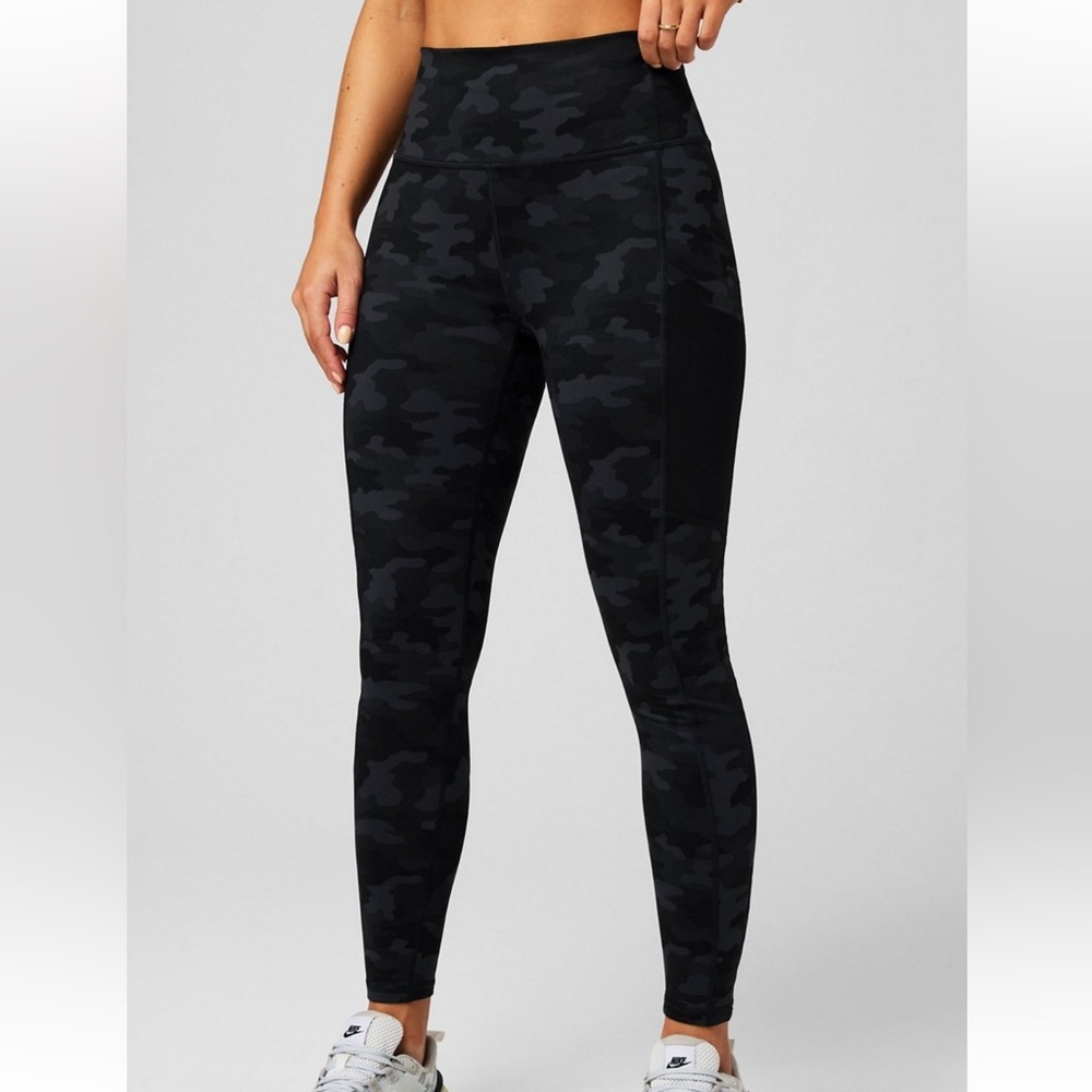 Fabletics On-The-Go Powerhold high-waisted camo leggings size XXL-1X